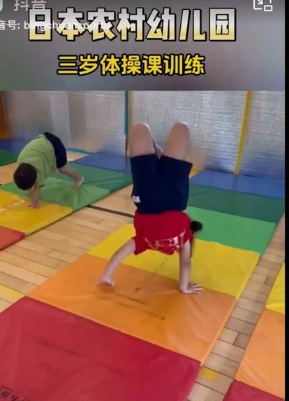 咱们孩子体能真好，逼抢维持得住，而且四场比赛基本没人抽筋。你看这些中东小孩就不行