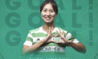 我22岁没踢过足球，1米8，130斤如果踢英女超能变成球王吗？