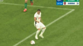 进球有效！热菲尼奥转身射门被认定已越过门线，4-0