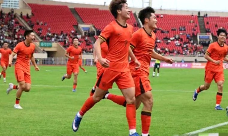 杨皓宇单刀抽射远角破门，越位被吹罚无效