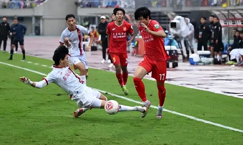 铜梁龙1-0小胜津门虎 肯帕努绝杀争议判罚引热议